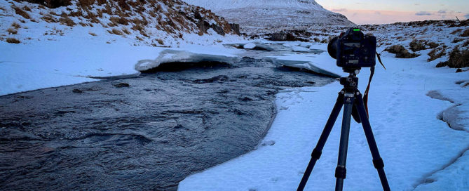 Fotógrafo paisajista Miguel Angel Morenatti probando tripodes Leofoto en invierno