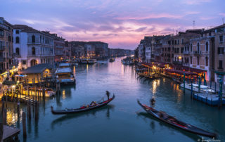 Venecia al atardecer con trípodes Leofoto