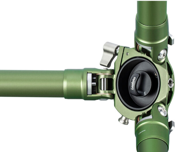 Vista inferior trípode de carbono Leofoto LM-364CL verde