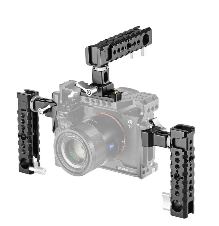 Empuñaduras Leofoto AH-1 montadas en una camera cage, con asa superior y dos empuñaduras laterales