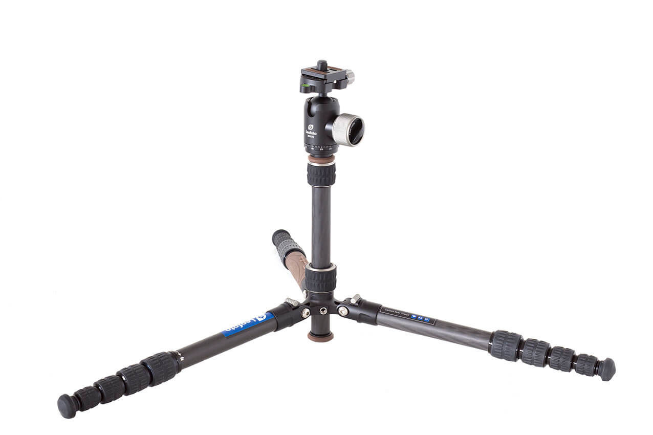 Leofoto LX-225C XB32Q, trípode profesional de carbono para fotógrafos viajero Trípode de carbono para viajes Leofoto LX-225C con rótula XB32Q, estable y plegable.